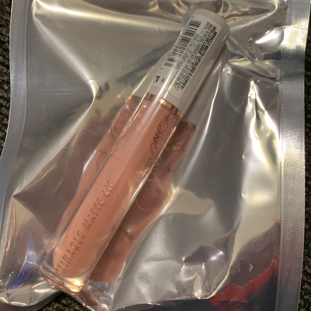 Miracle Matte Lip in ALMOST NUDE